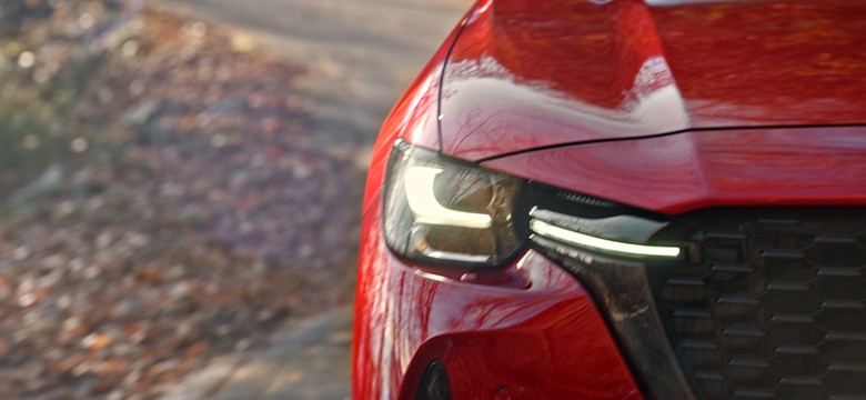 Mazda CX-60 zaskoczy silnikami i oświetleniem. Japończycy już świętują sukces