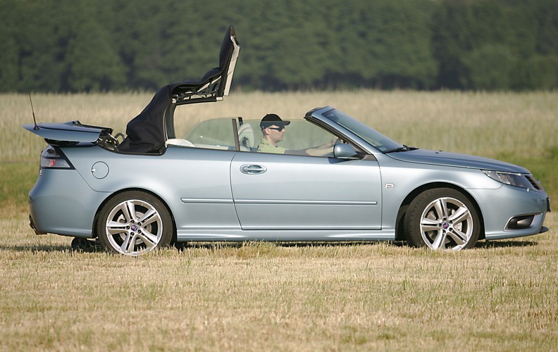 Dach składa się automatycznie - show trwa 20 sekund