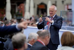 Opozycja krytykuje karę dla tygodnika "Wprost". Niesiołowski zadowolony