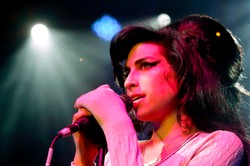Amy Winehouse – córeczka tatusia na karuzeli życia