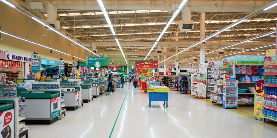 Auchan i Kaufland otwierają nowe formaty hipermarketów, w których dużą rolę odgrywa gastronomia. Z kolei Tesco uruchomiło sieć dyskontów. 