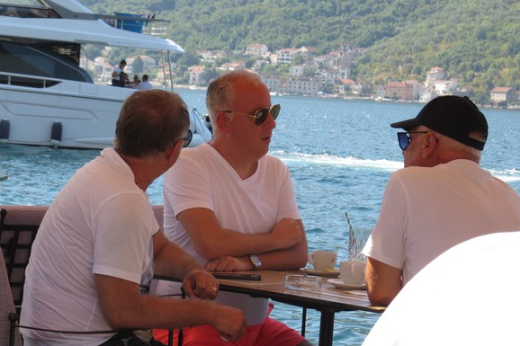ONI SU NAJBOGATIJI NA ESTRADI: Pevač za jednu godinu uzeo skoro 800.000 evra, a evo koja pevačica je samo od Jutjuba zaradila VIŠE OD 500.000 EVRA