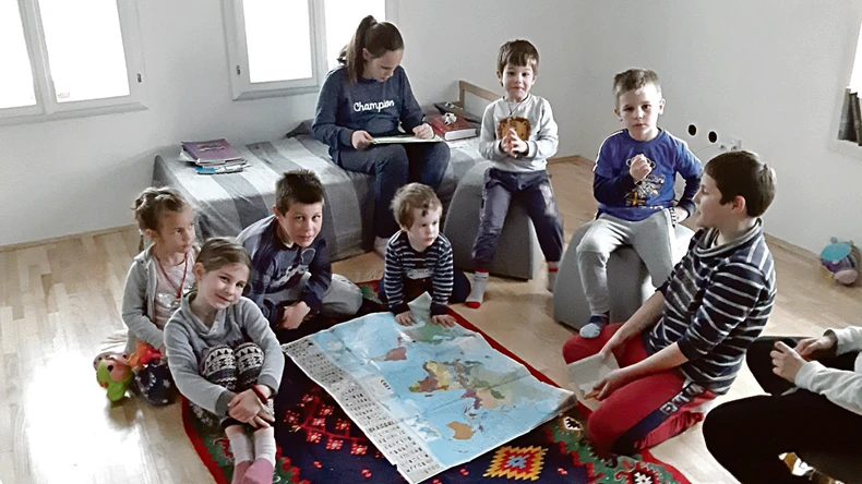 U ovako brojnoj porodici mora postojati dobra organizacija, ali i solidarnost, kažu Adamovići i dodaju da ne bi mogli da funkcionišu bez međusobne raspodele zadataka