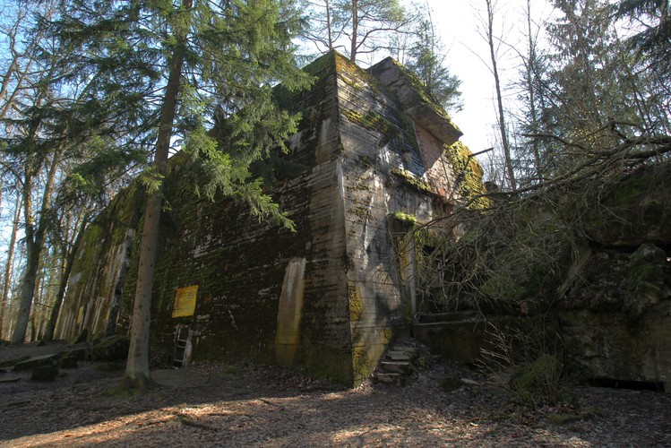 WILCZY SZANIEC. DAWNA TAJNA KWATERA HITLERA