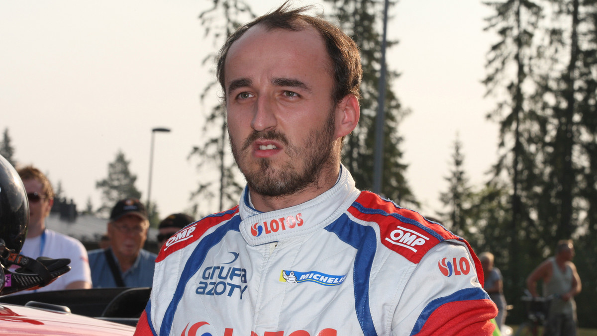 Polski kierowca ma za sobą niezbyt udany sezon w WRC. Robert Kubica w większości startów w rajdowych mistrzostwach świata miał wypadki, a najlepszą pozycję jako uzyskał, było szóste miejsce w zmaganiach w Argentynie. Krakowianin w przyszłym sezonie może występować w zmaganiach na torach.