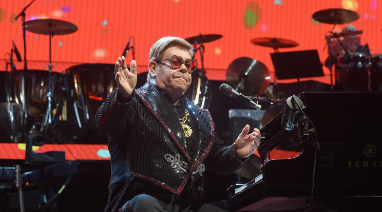 Gyászol Elton John/ Fotó: Northfoto