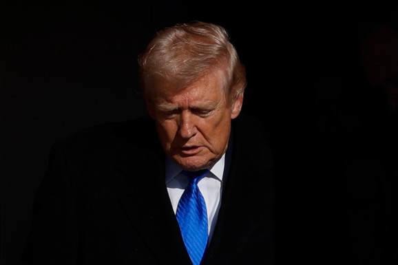 "UVEK SE UPLAŠI" Tramp je ratom u Iranu VEZAO SEBI OMČU OKO VRATA i možda nema izlaza