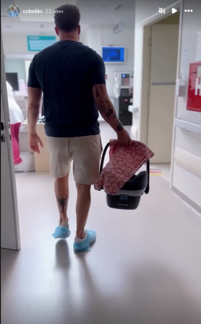 Nemanja Vica izveo ženu iz porodilišta