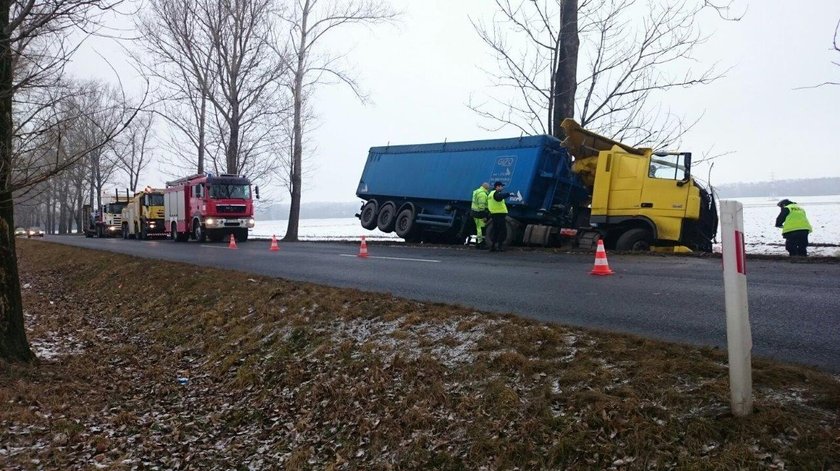 Groźny wypadek ciężarówki