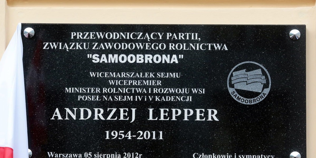 Andrzej Lepper ma swoją tablicę