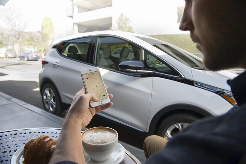 W systemach carsharingu bez aplikacji ani rusz. Lepiej mieć zatem doładowaną baterię w smartfonie