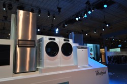 Maszynka do golenia podłączana do smartfona i pralka "rozmawiająca" z suszarką. Cyfrowy dom z targów IFA. ZDJĘCIA