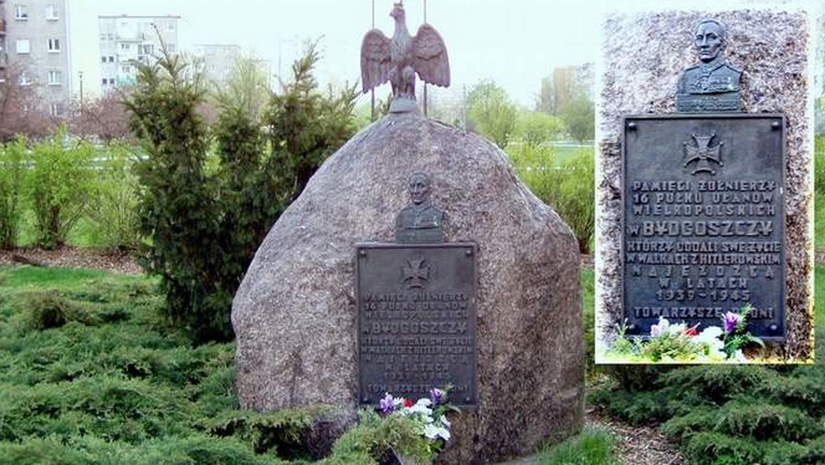 Okradziono pomnik upamiętniający ułanów wielkopolskich. Nie ma ważącego prawie dziesięć kilogramów orła i tablicy - elementy te były zamontowane na sporych rozmiarów głazie, usytuowanym w pobliży ruchliwej ulicy na bydgoskim osiedlu Błonie.