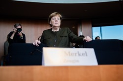 Angela Merkel przed komisją. "Musimy przyznać, że ponieśliśmy porażkę"