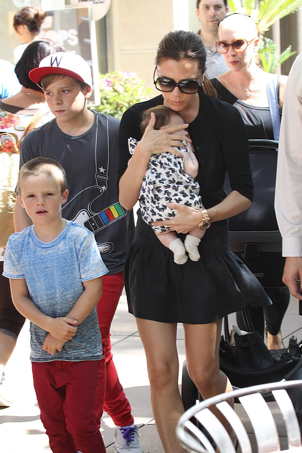 Victoria Beckham z dziećmi w LA