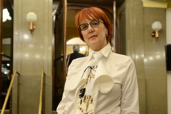 "NE HODAM, RUKE MI SE TRESU, U USTIMA AFTE" Potresno pismo Vedrane Rudan: "Da sam to znala život bi mi bio radost i smeh"