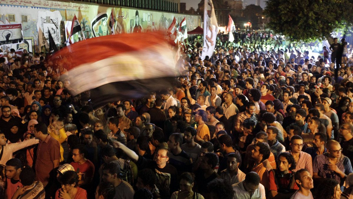 110 osób zostało rannych w Egipcie w trakcie demonstracji antyrządowych w piątek, w drugą rocznicę wybuchu protestów, które doprowadziły do obalenia autorytarnego prezydenta Hosniego Mubaraka. Policja starła się z demonstrantami w czterech miastach.