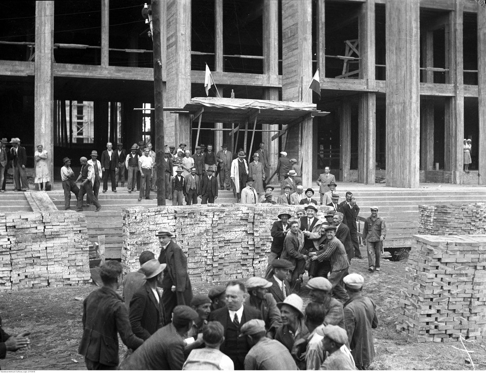 Muzeum Narodowe w Krakowie. Członkowie Komitetu Budowy Muzeum Narodowego na placu budowy (1936)