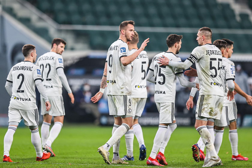 Cała Lechia wiedziała, bo wie o tym i cała liga, że napastnik Legii Tomas Pekhart (31 l.) znakomicie gra głową.