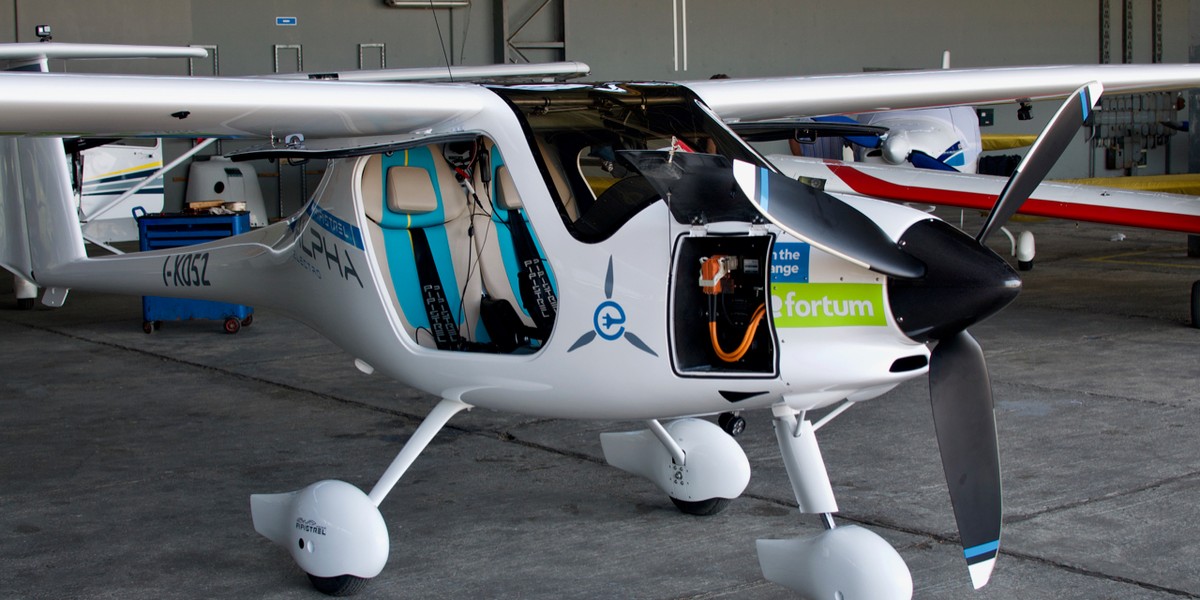 Pipistrel Alpha Electro to elektryczny ultralekki samolot do lotów treningowych. Naładowanie go na godzinny lot kosztuje około 20 zł.