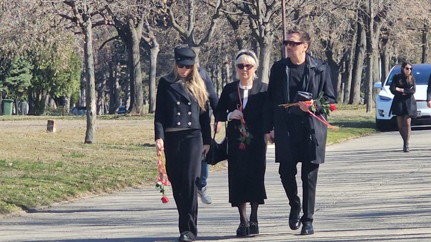 Porodica Kojić na sahrani Saše Popovića