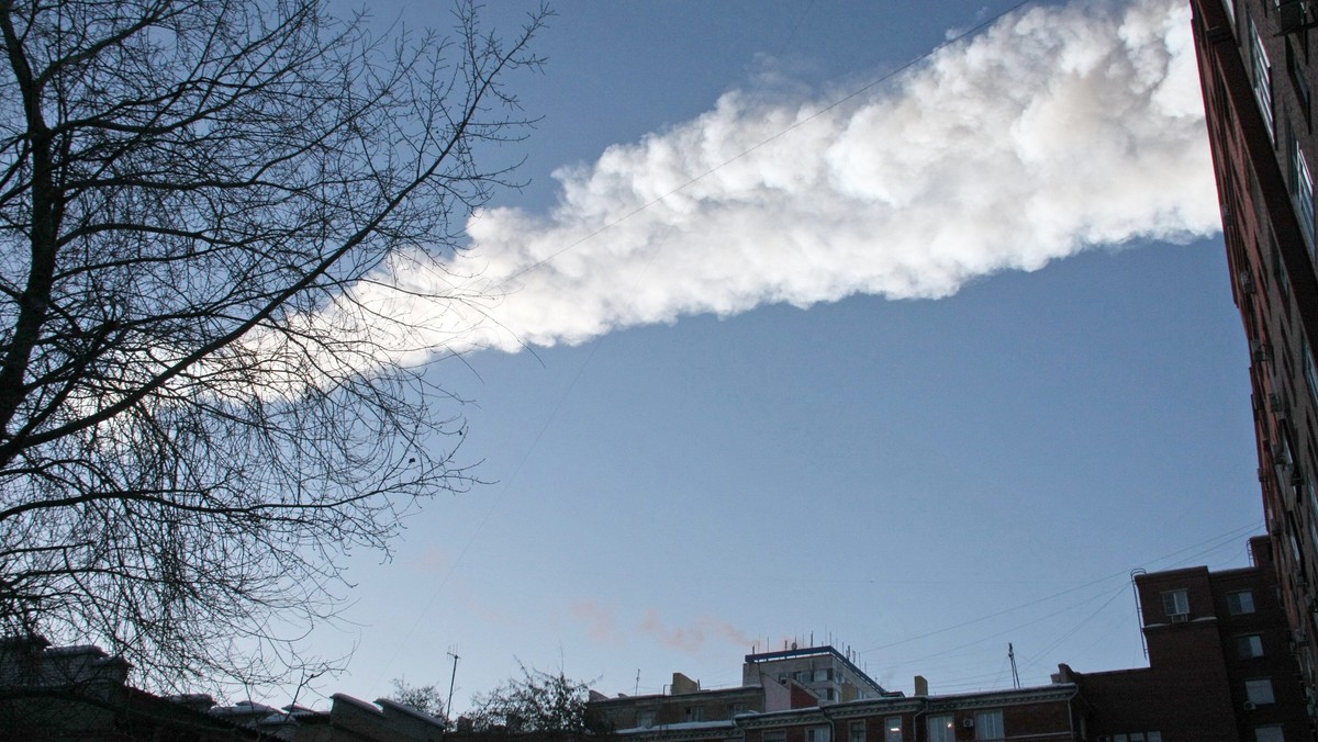 Około 1000 osób zostało rannych po tym, jak na Uralu spadł deszcz meteorytów. Wicepremier Rosji Dmitrij Rogozin zwrócił się z apelem do Amerykanów, by USA wspólnie z Rosją stworzyły system niszczenia asteroidów. - Stworzenie takiego systemu w przyszłości nas nie ominie - ocenia dr Wojciech Borczyk z UAM. Naukowiec przyznaje, że obecnie nie jesteśmy zdolni jeszcze dostrzec wszystkich ciał w przestrzeni kosmicznej.