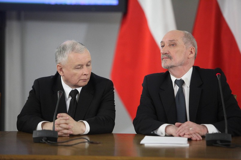 Jarosław Kaczyński i Antoni Macierewicz w Sejmie