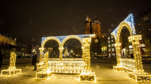 Wzory krakowskich iluminacji są inspirowane arrasami, jakie można podziwiać w zbiorach Zamku Królewskiego na Wawelu.