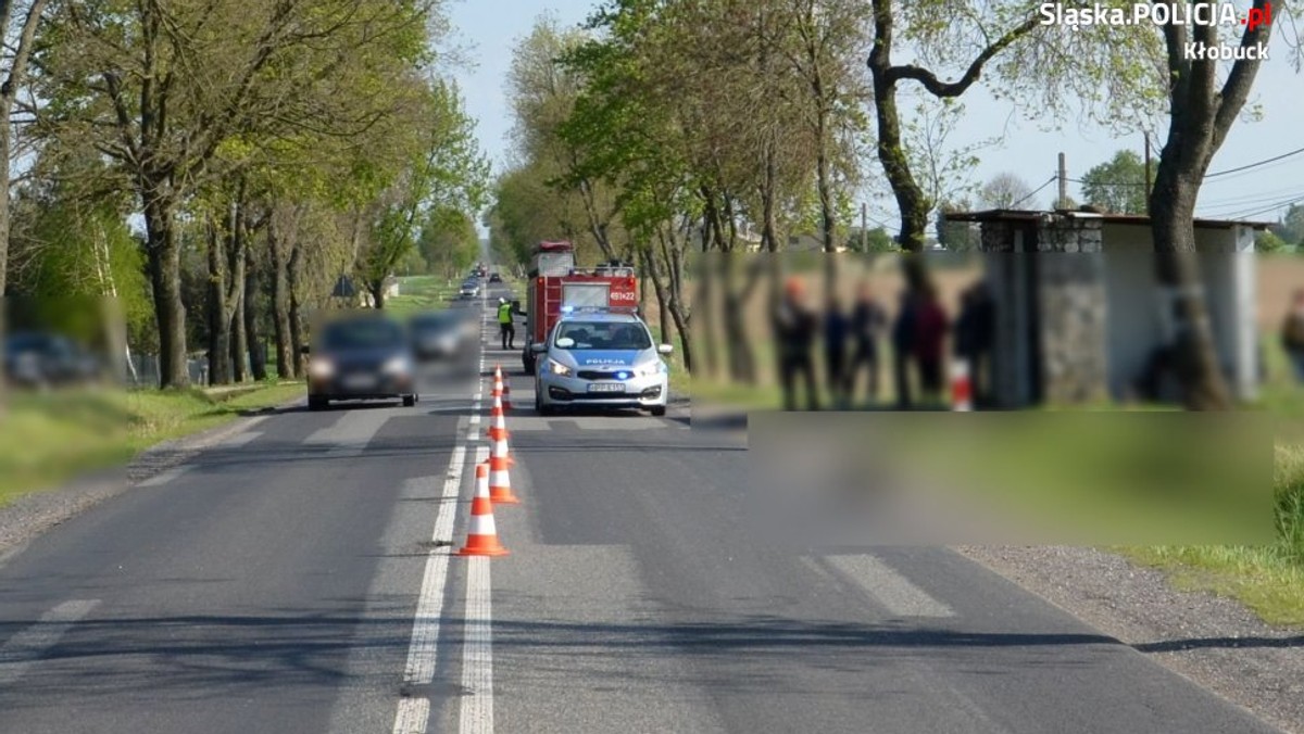 Policjanci z Kłobucka wyjaśniają okoliczności wypadku, do którego doszło na ulicy Częstochowskiej w Miedźnie. Według wstępnych ustaleń 16-latka została potrącona przez 20-letniego kierowcę audi. Dziewczyna zmarła w szpitalu.