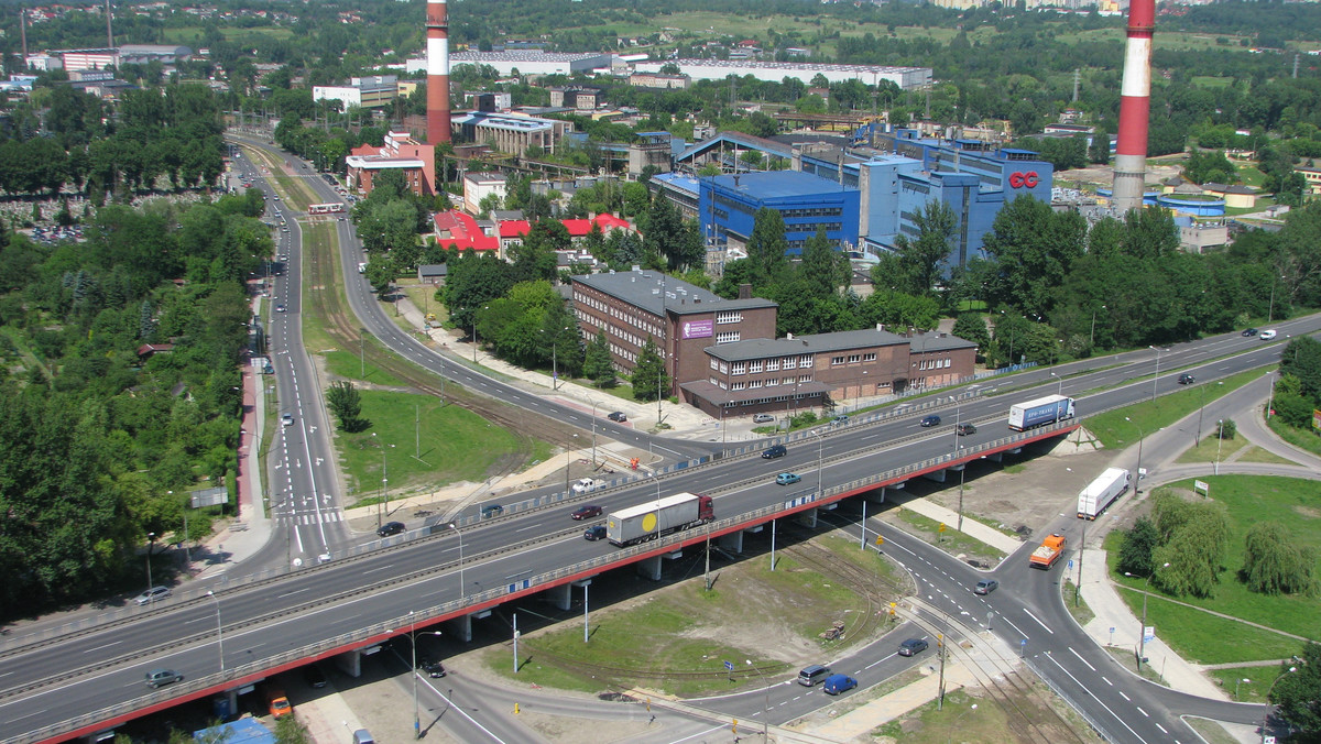 Zakończyła się trwająca od ponad roku rozbudowa ul. Będzińskiej w Sosnowcu. Inwestycja warta około 14 mln złotych jest obecnie w trakcie odbiorów technicznych.