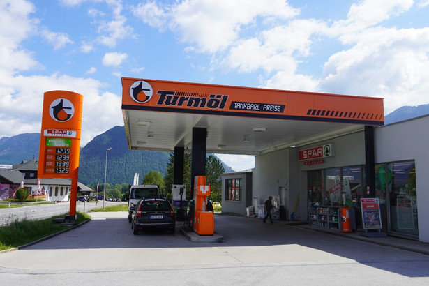 Orlen finalizuje transakcję. Przejmuje 266 stacji paliw w Austrii