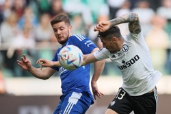 Legia Warszawa pokonała Wisłę Płock. Rzut karny i gol w doliczonym czasie gry [WIDEO]