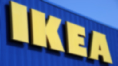 Przeciął biurko z sieci IKEA na pół, co znalazł w środku?