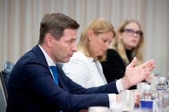 Minister obrony Estonii ostrzega w Pentagonie: W tyle czasu Rosja może odbudować armię