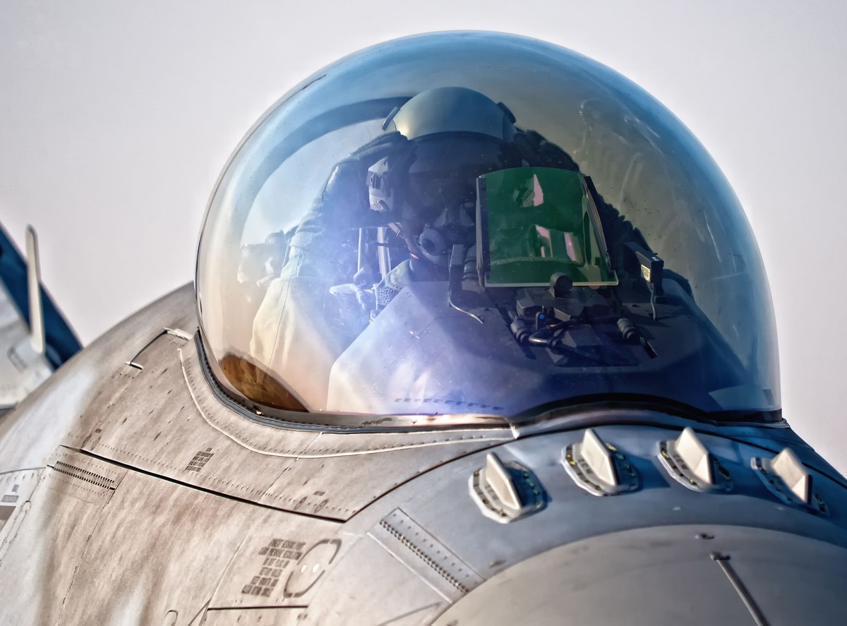 F-16