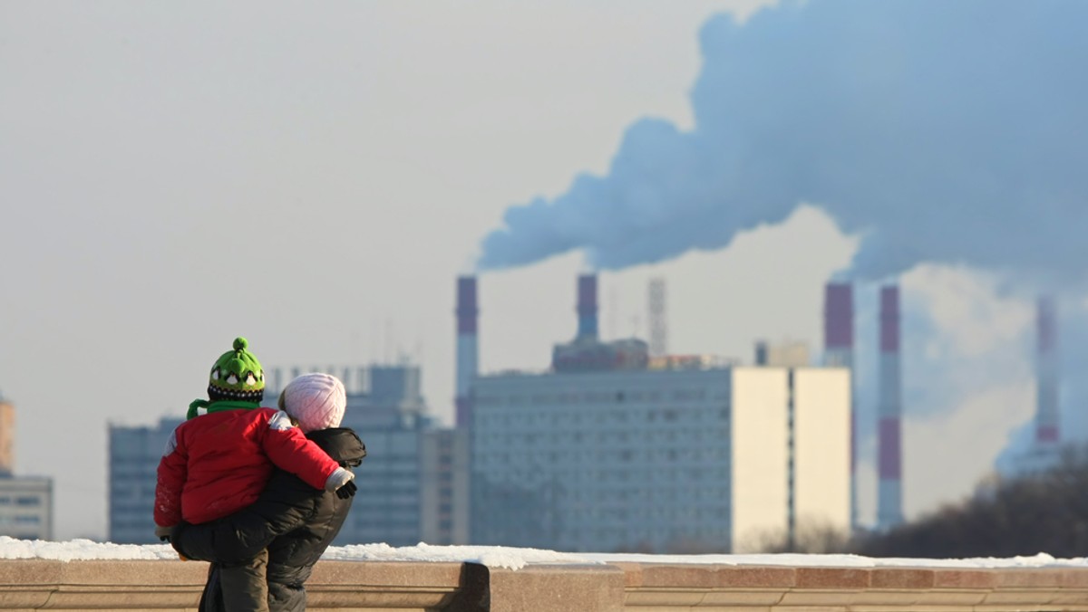 Dostępnych pieniędzy na walkę ze smogiem jest więcej niż złożonych do tej pory wniosków - powiedział prezes zarządu Narodowego Funduszu Ochrony Środowiska i Gospodarki Wodnej Kazimierz Kujda w Szczecinie. Jak wyjaśnił, do Funduszu złożono zaledwie 150 wniosków, o wartości ok. 700 mln zł, na rozbudowę sieci ciepłowniczych.