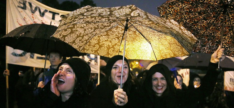PiS przestraszył się "czarnego protestu". Senatorowie przygotowują nowy projekt ustawy ws. aborcji