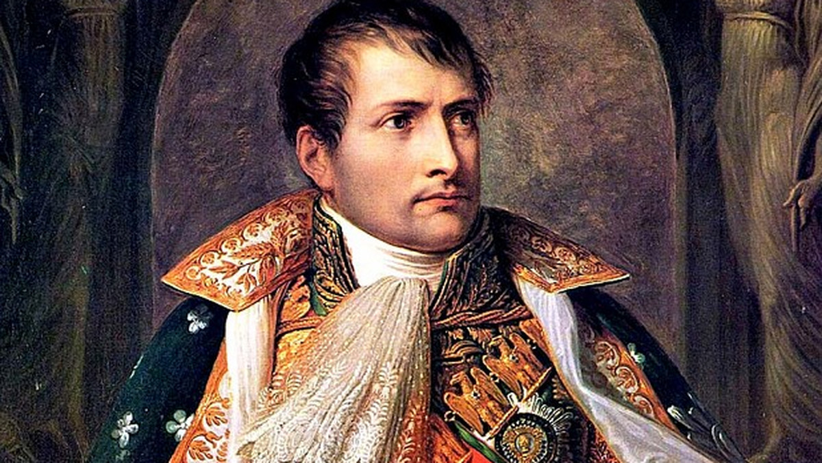 Napoleon dosłyszał dalekie odgłosy dział nie wcześniej niż o dziesiątej rano. Na "pierwszym przystanku" CKG za Borowskiem - prawdopodobnie we wsi Uwarowskoje - Cesarz spożywa właśnie lekkie śniadanie, siedząc przy drodze razem z Muratem, Berthierem i Lariboisierem, równocześnie biorąc na spytki dwóch wziętych do niewoli Kozaków.