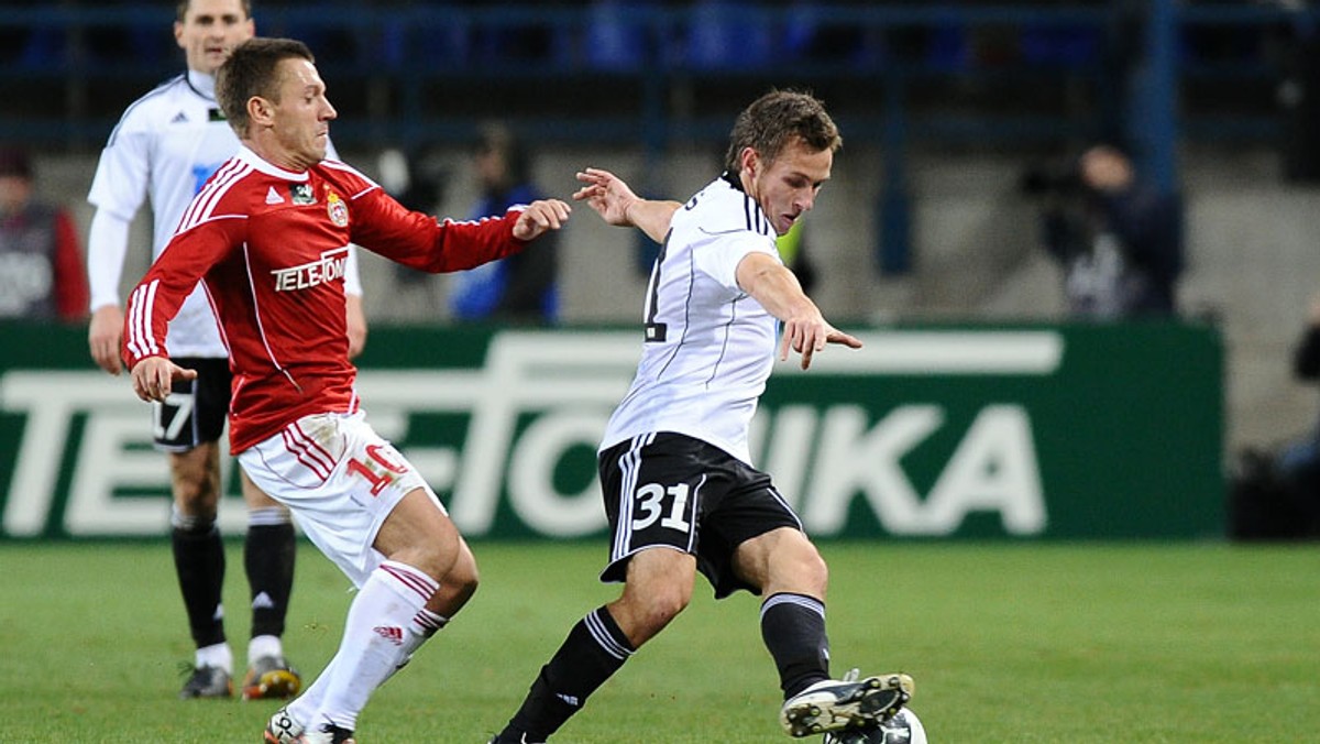 W meczu 13. kolejki piłkarskiej Ekstraklasy Wisła Kraków rozgromiła Legię Warszawa 4:0 (1:0). - Gorąco wierzyliśmy, że można Wisłę pokonać i sądzę, że gdybyśmy wykorzystali swoje sytuacje z pierwszej połowy, wynik byłby odwrotny - mówi dla serwisu legia.com zawodnik przyjezdnych, Maciej Rybus.