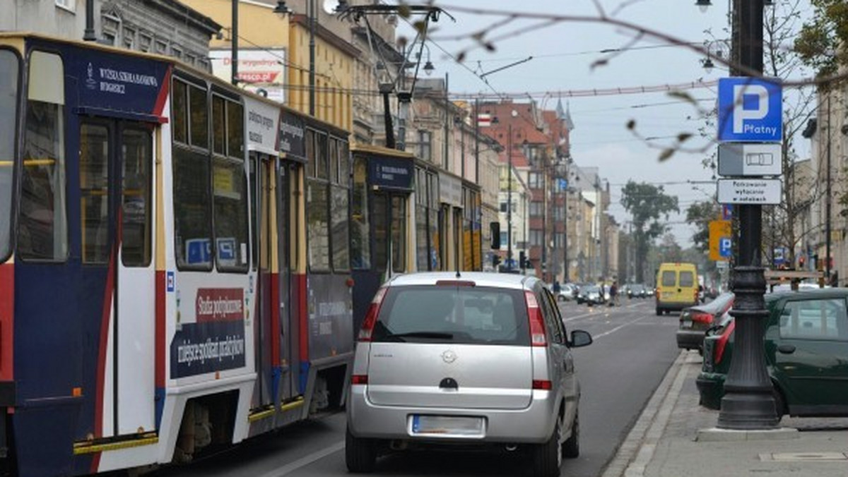 Serwis Korkowo.pl zbadał natężenie ruchu pojazdów w Bydgoszczy w zależności od pory dnia.