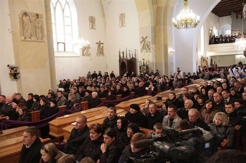 Nasi bliscy odeszli, a my żyjemy dalej