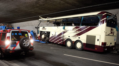 Tragiczny wypadek autokaru w Szwajcarii: ranny chłopiec z Polski