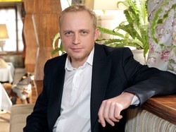 Adamczyk otwiera cukiernię. Będą papieskie kremówki?