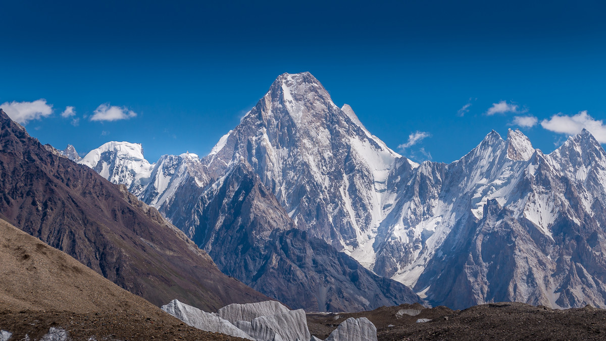 <strong>Dziesięć lat temu - 9 marca 2012 - Adam Bielecki z Tychów i Janusz Gołąb z Gliwic dokonali pierwszego zimowego wejścia na Gaszerbrum I (8068 m) w Karakorum. "Ten szczyt zawsze budził i będzie budzić we mnie słodko-gorzkie uczucia" - powiedział Bielecki.</strong>