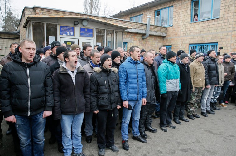 Ochotnicy batalionu 'Azow' przed wyjazdem do Doniecka