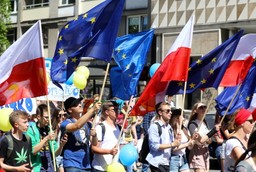 Ulicami Warszawy przeszła Parada Schumana