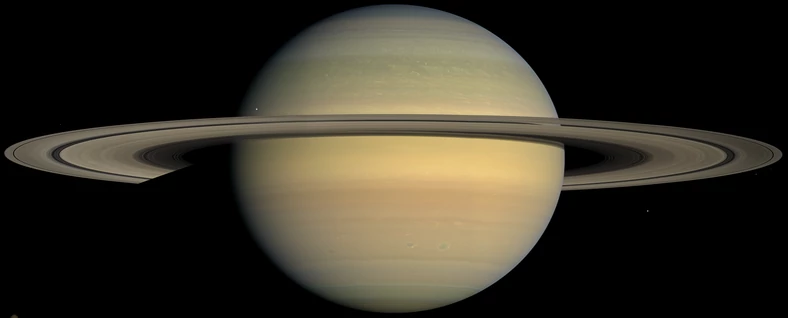 Saturn w obiektywach kamer sondy Cassini