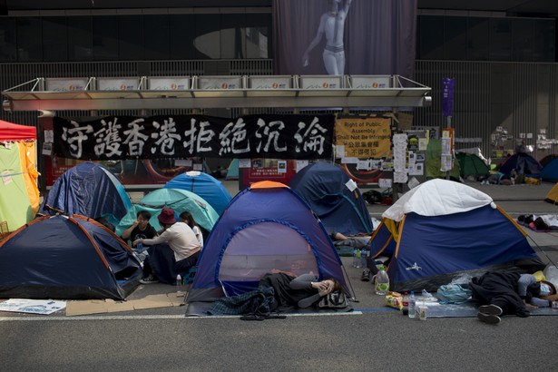 Protesty w Hongkongu. Miasteczko namiatowe demonstrantów przed siedzibą admiralicji rządu centralnego w dzielnicy biznesowej Hongkongu.