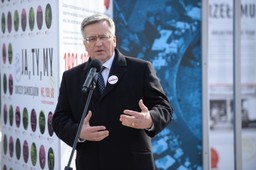 Szefowa sztabu Dudy o Komorowskim: Smerf Ważniak ruszył w Polskę