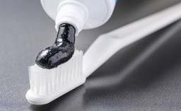 nie pomoże nawet najlepsza szczoteczka, jeśli źle szczotkujesz zęby. p